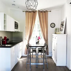 https://la-petite-maison-grenoble.hotels-rhonealpes.com